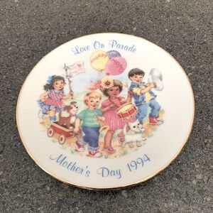 Mother's Day Love Mini Collectors Plate 1994 "Love on Parade"